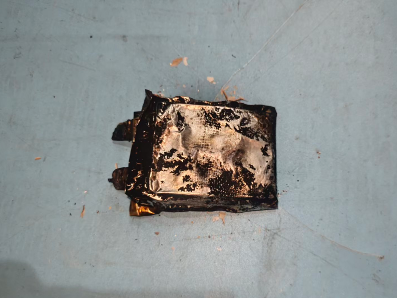 火焰、针刺、挤压、过充电、过放电五大核心安全测试后照片